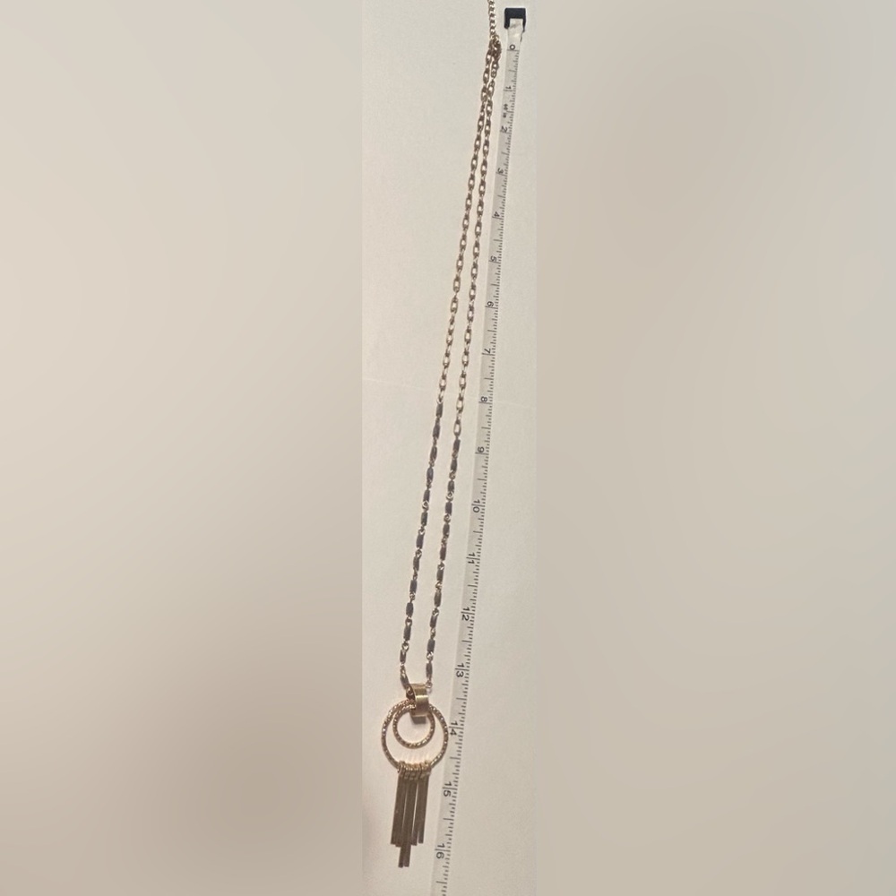Plunder Elegant Gold Jewelry Set with Earrings and Necklace - Picture 3 of 4
